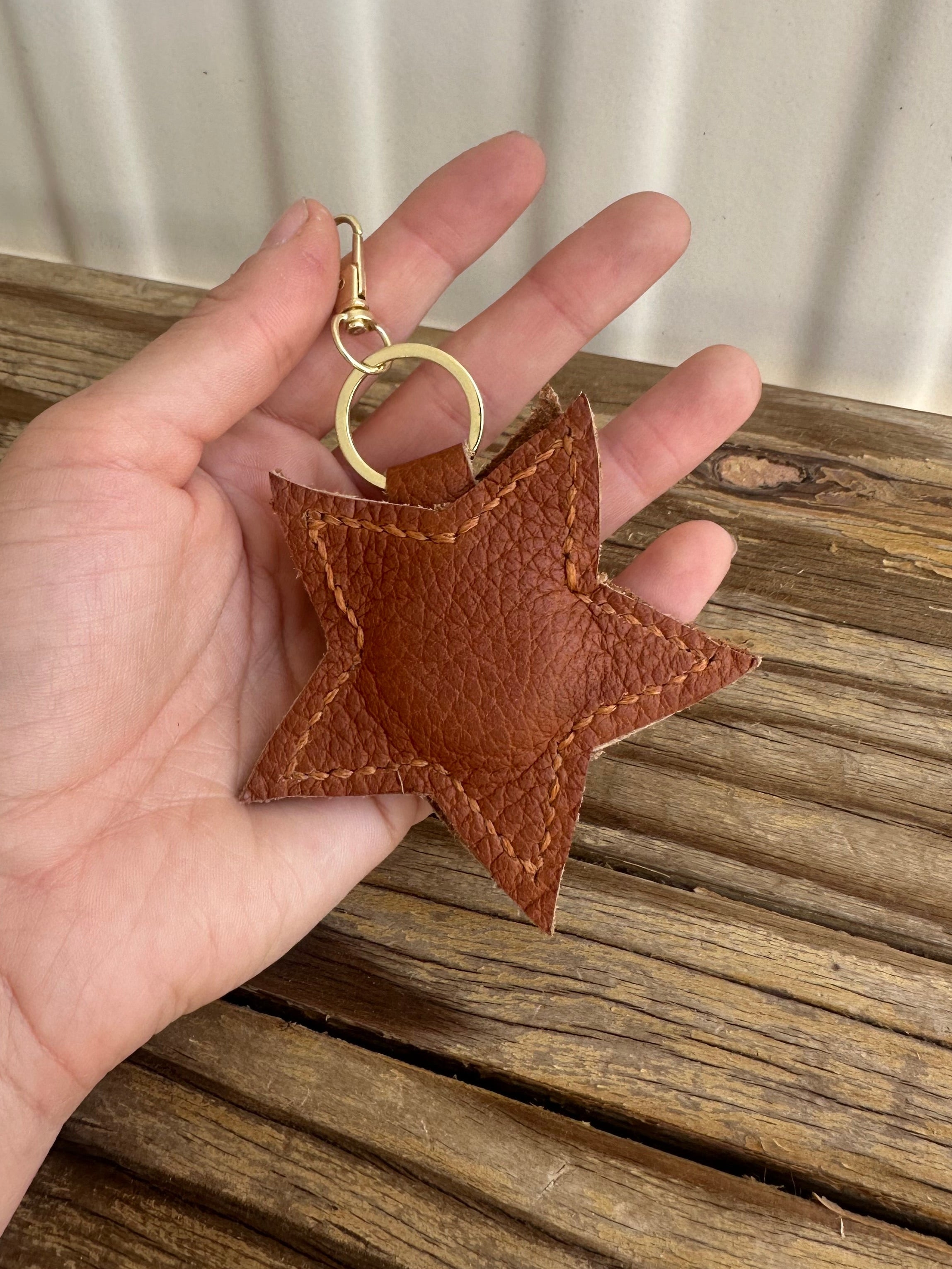 Rockstar 2.0 - Leather AirTag Case