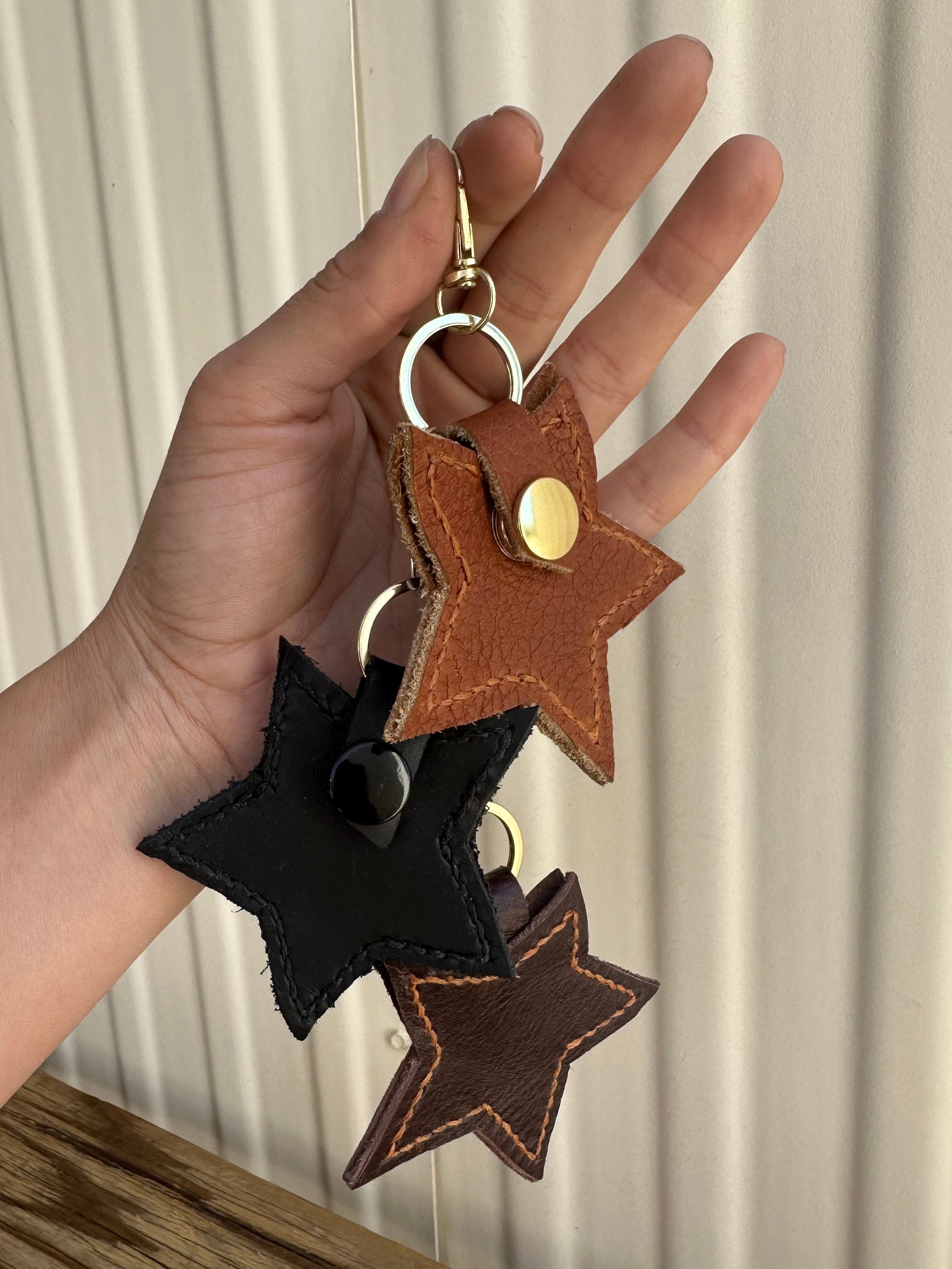 Rockstar 2.0 - Leather AirTag Case