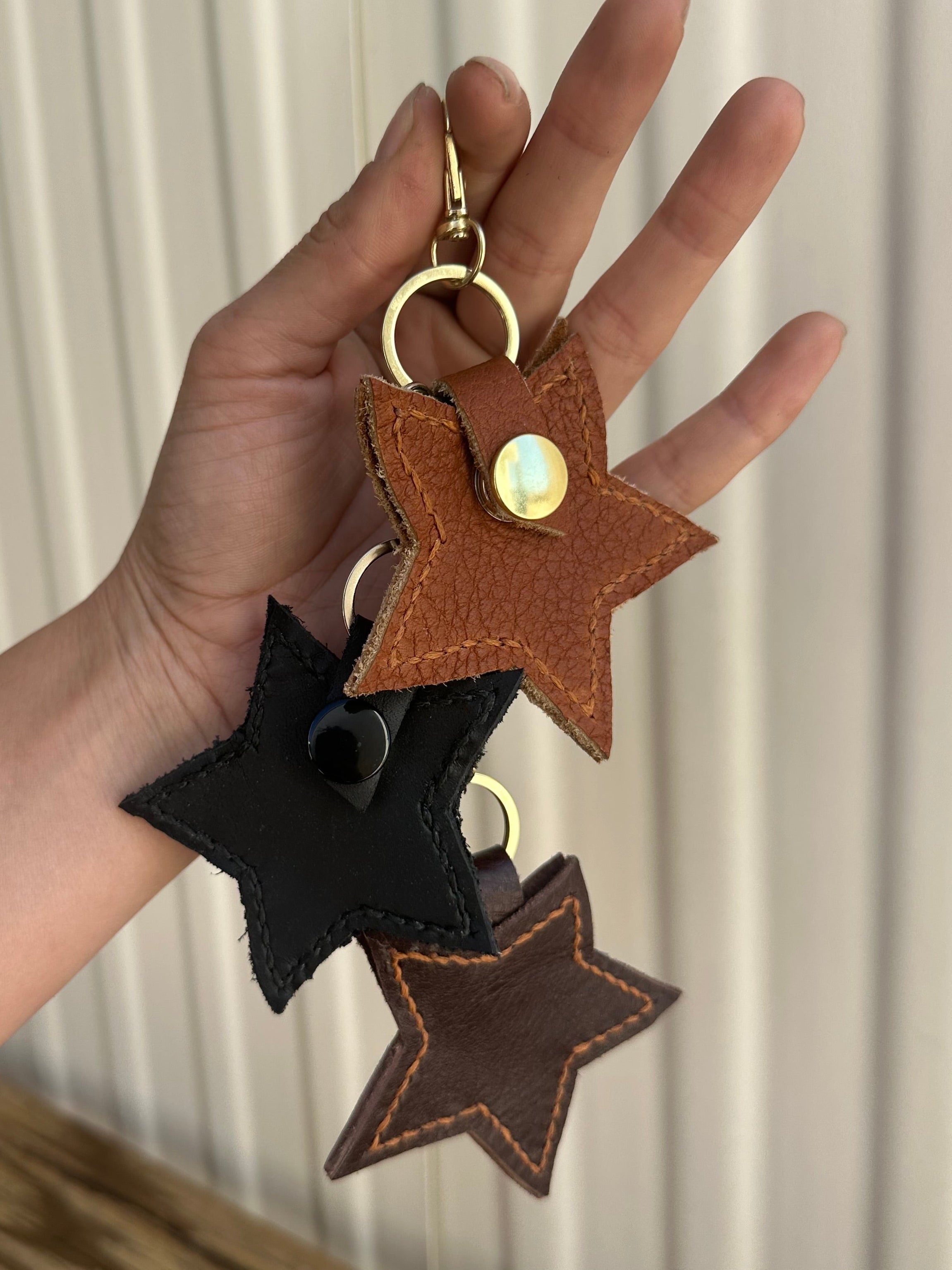 Rockstar 2.0 - Leather AirTag Case