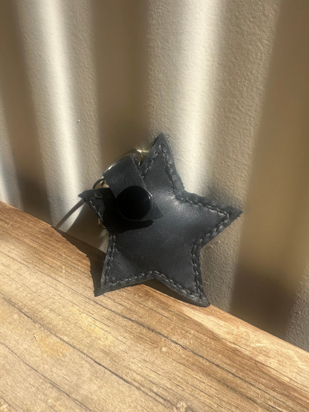 Rockstar 2.0 - Leather AirTag Case