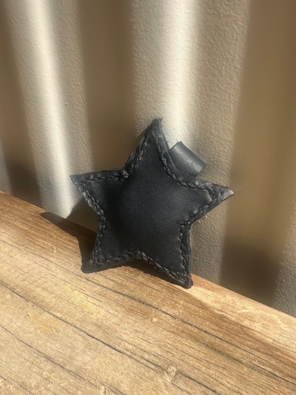 Rockstar 2.0 - Leather AirTag Case